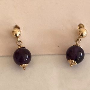 14 kt gold earrings with Purple bead